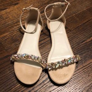 Nude sandals with pink toned jewels